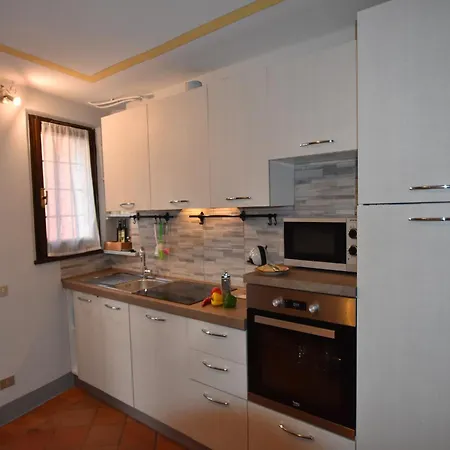 In Village Of Viggiona, Maggiore Apartment *