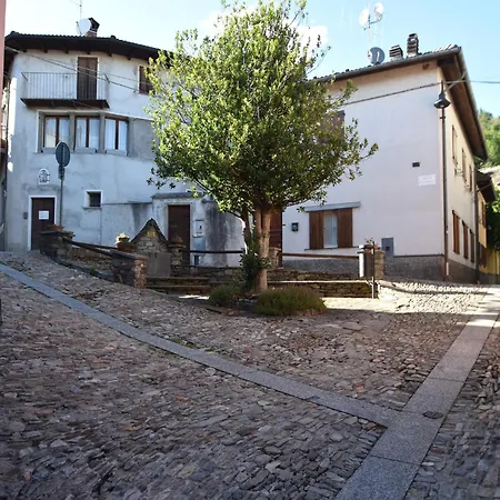 In Village Of Viggiona, Maggiore Apartment *